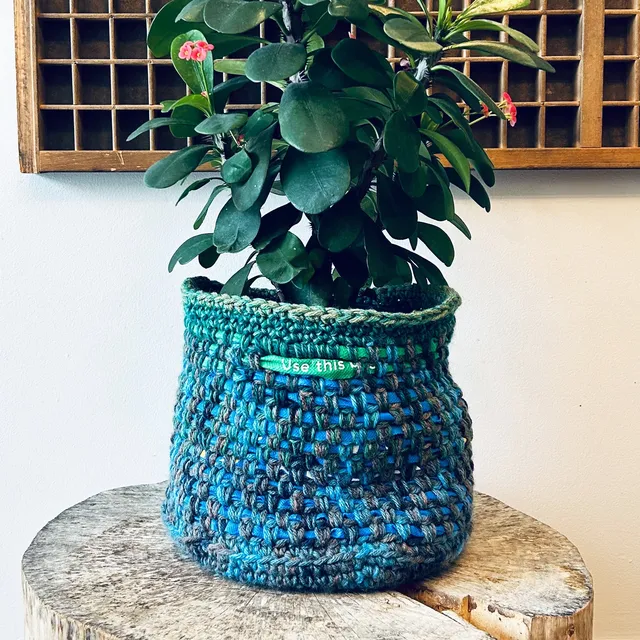 Load image into Gallery viewer, Sustainable Basket | 9 Inch | Blue + Green
